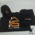 چاپ کلاه لبه دار و تیشرت مشکی کسری سازان